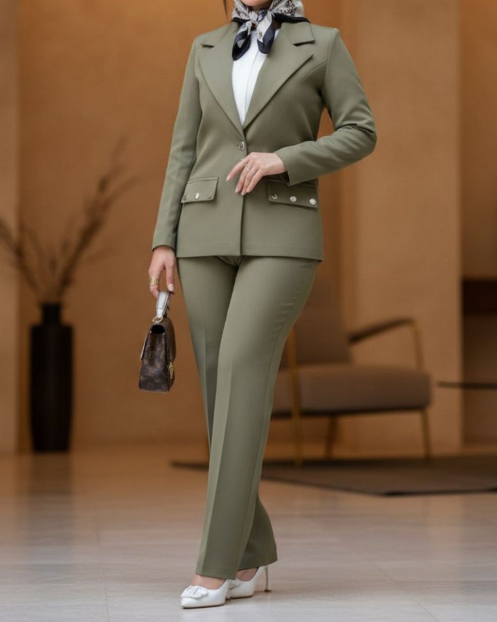 کت و شلوار مازراتی زنانه مدل کرشمه کد 2402 (ضمانت اصالت)