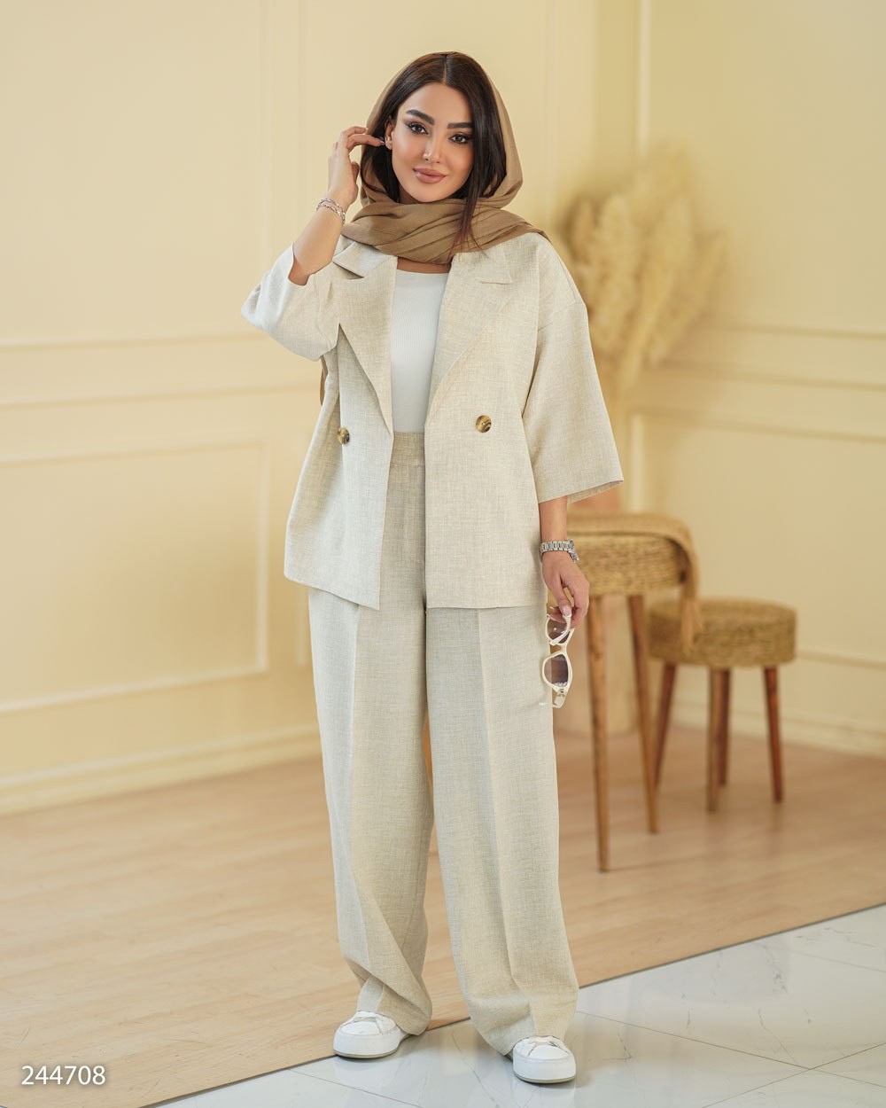 کت و شلوار زنانه مدل رونیسا کد 2447 (ضمانت اصالت)